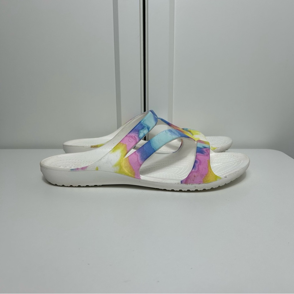 Crocs swiftwater tie dye blue yellow pink sandals